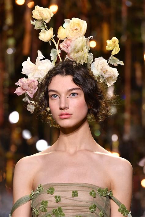 dior catwalk hair flowers|Dior Catwalk .